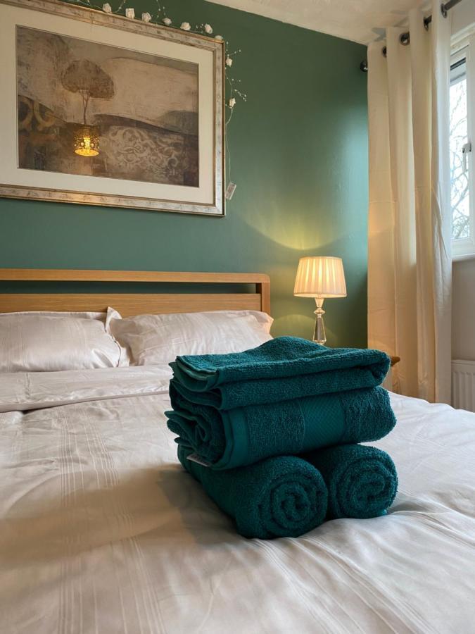 1 Luxurious Double Bedroom With Private Shower Reading Exteriör bild