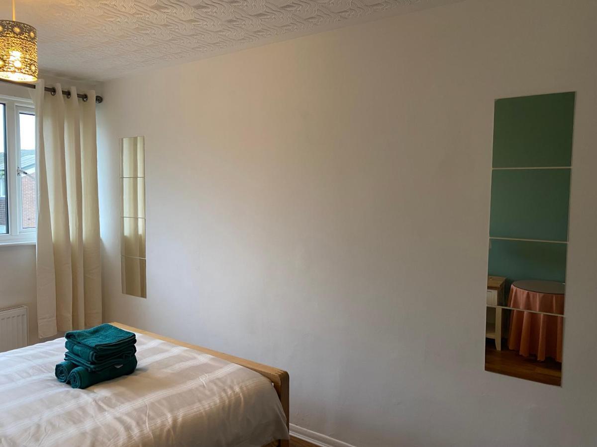 1 Luxurious Double Bedroom With Private Shower Reading Exteriör bild
