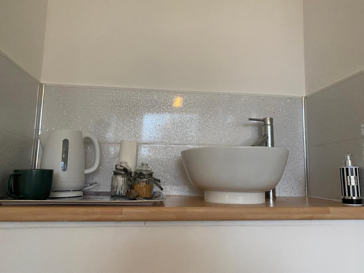 1 Luxurious Double Bedroom With Private Shower Reading Exteriör bild