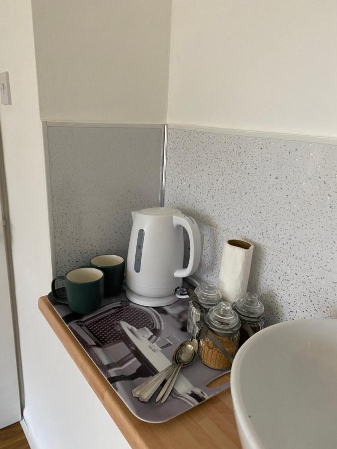 1 Luxurious Double Bedroom With Private Shower Reading Exteriör bild