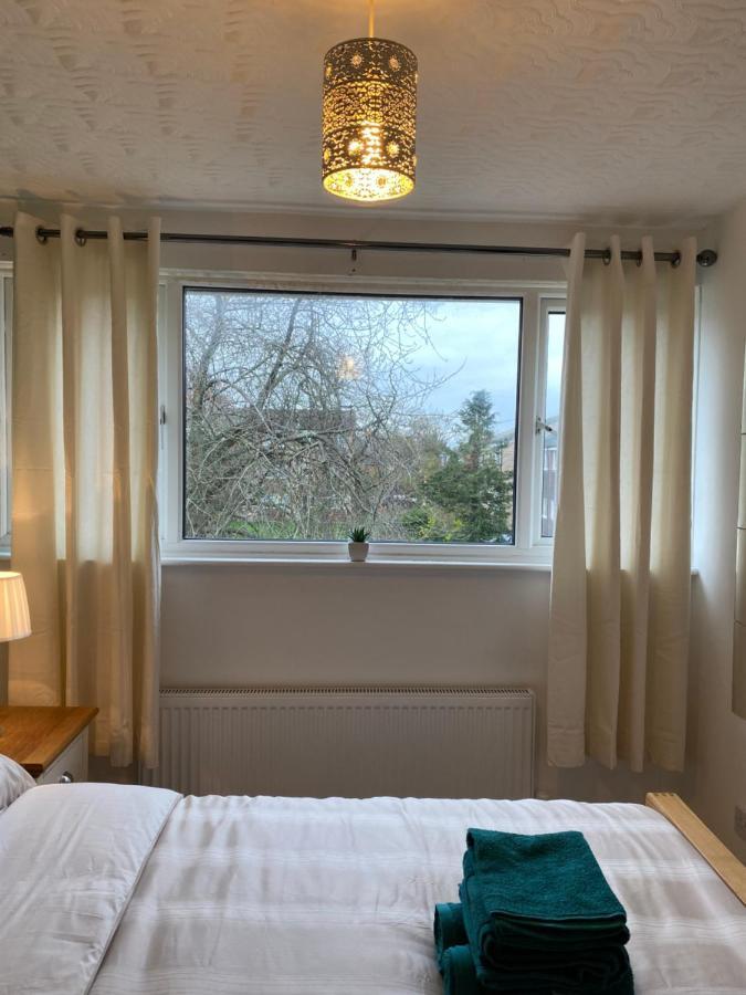 1 Luxurious Double Bedroom With Private Shower Reading Exteriör bild