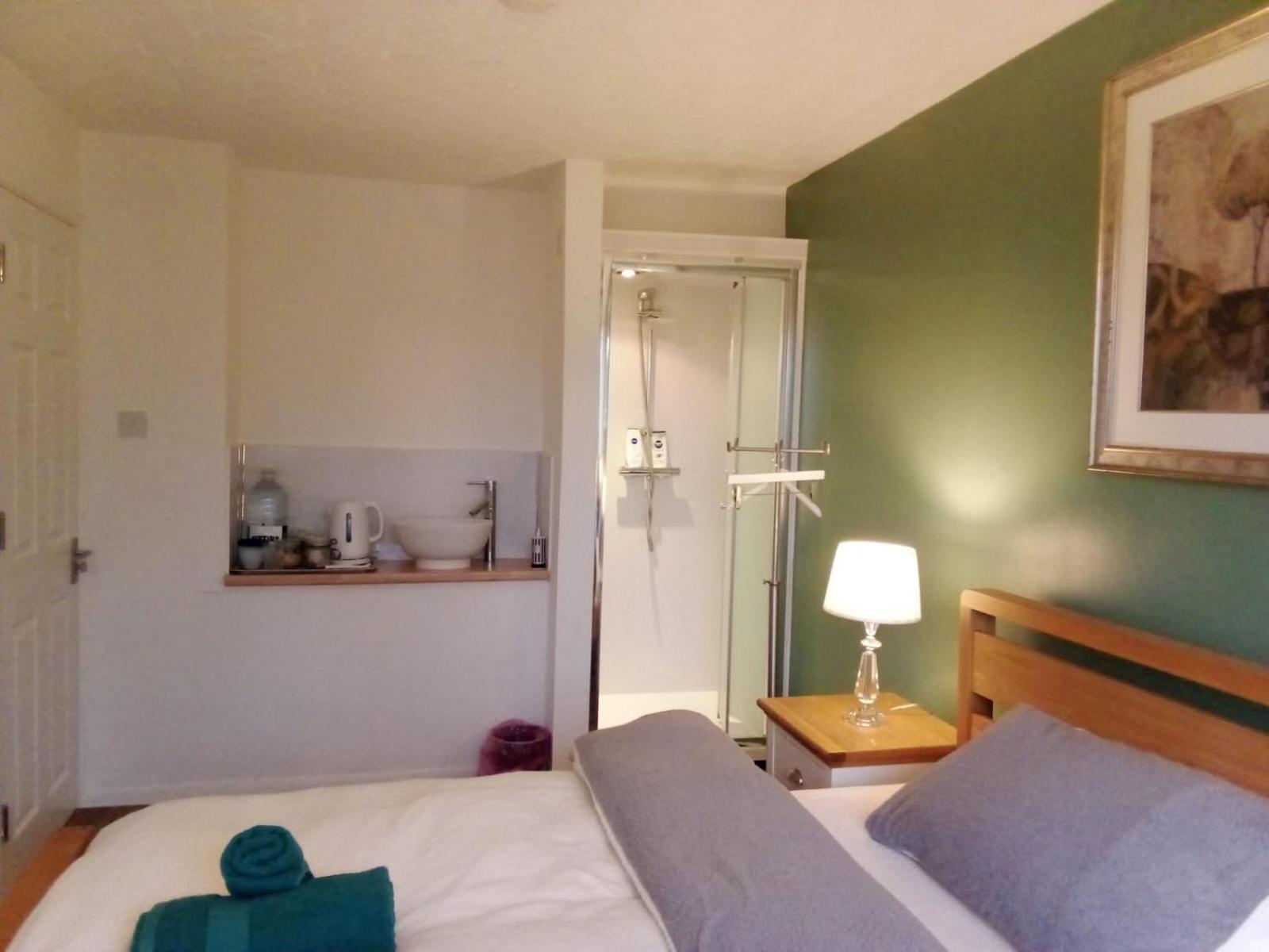 1 Luxurious Double Bedroom With Private Shower Reading Exteriör bild